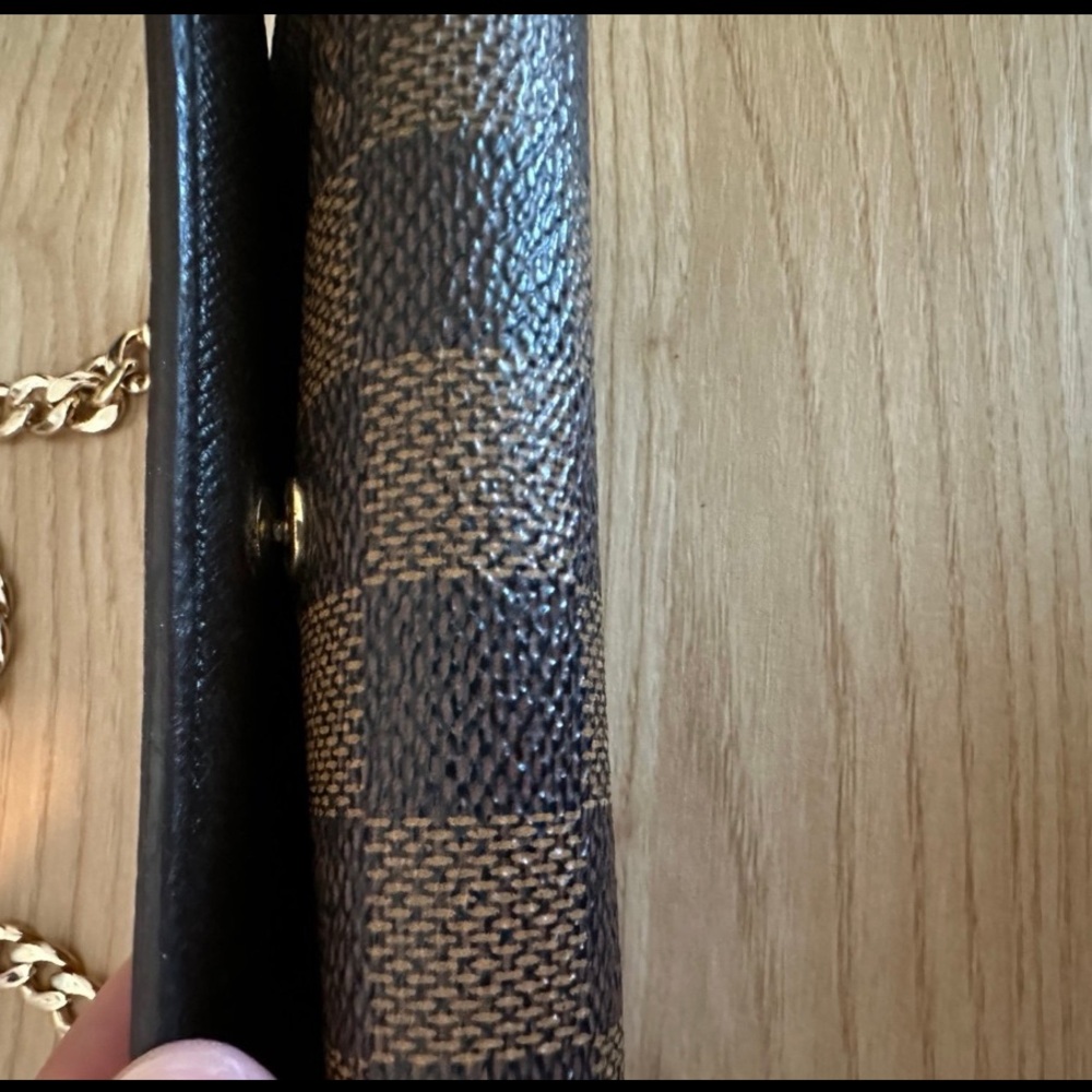 LOUIS VUITTON 
Damier Porte Monnaie Billets Tresor Bifold Wallet - Picture 6 of 16